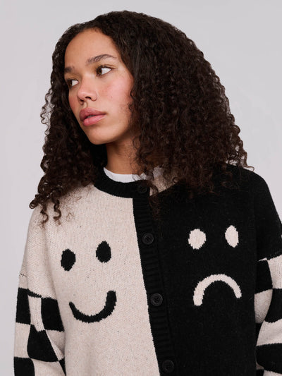 model:Florence wears size S and is 5’6”