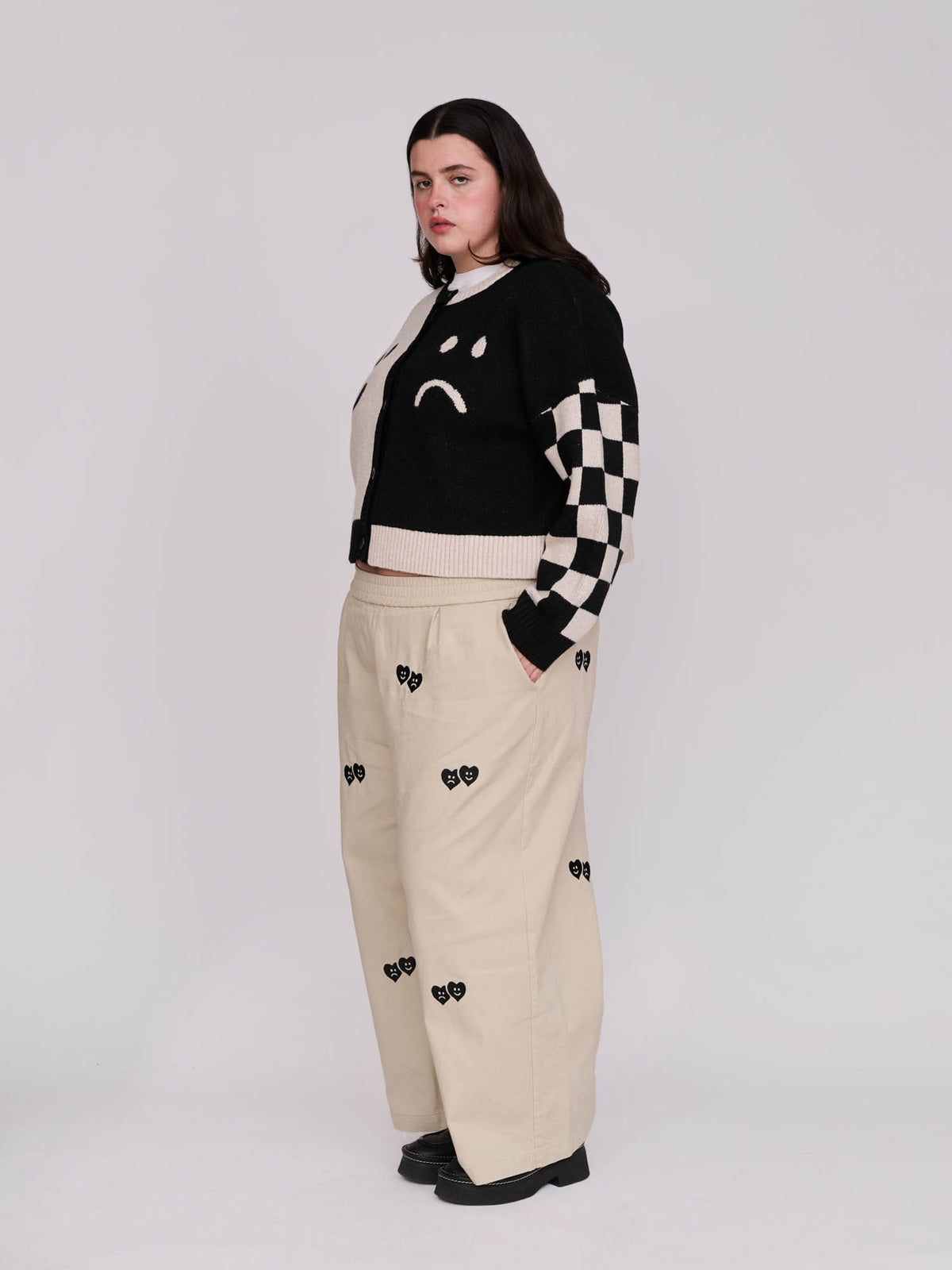 model:Bella wears size XXL and is 5’10”