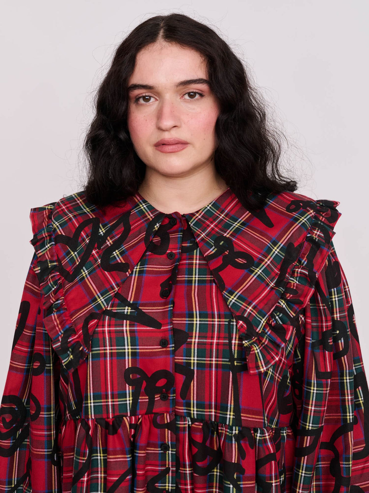 model:Yasmin wears size 18 and is 5’ 4”