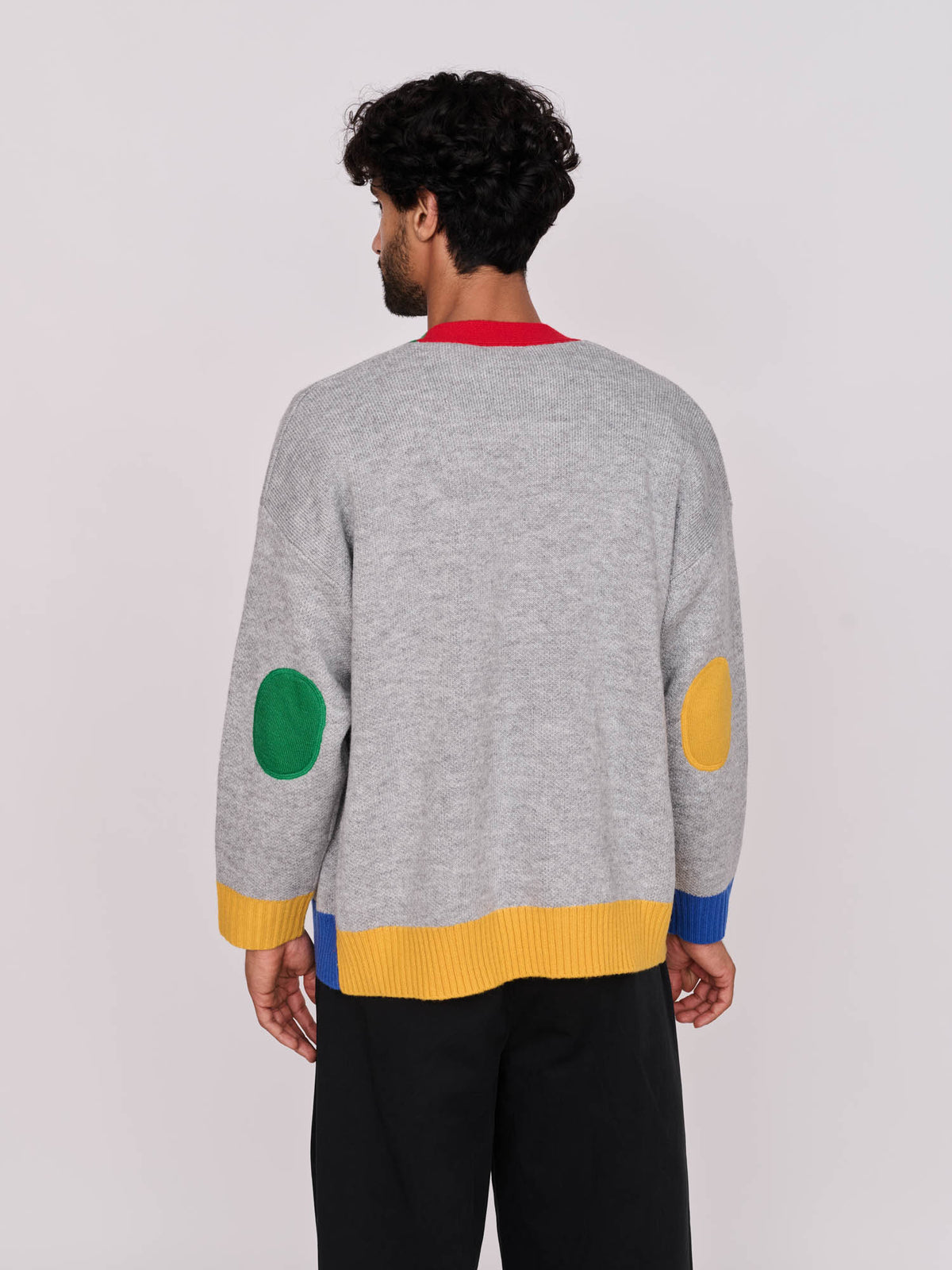 model:Ali wears size L and is 6’1”