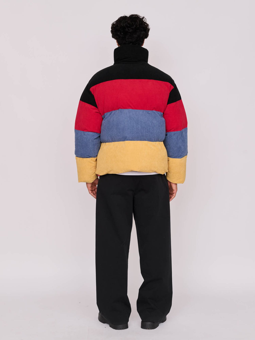 model:Ali wears size L and is 6’1”