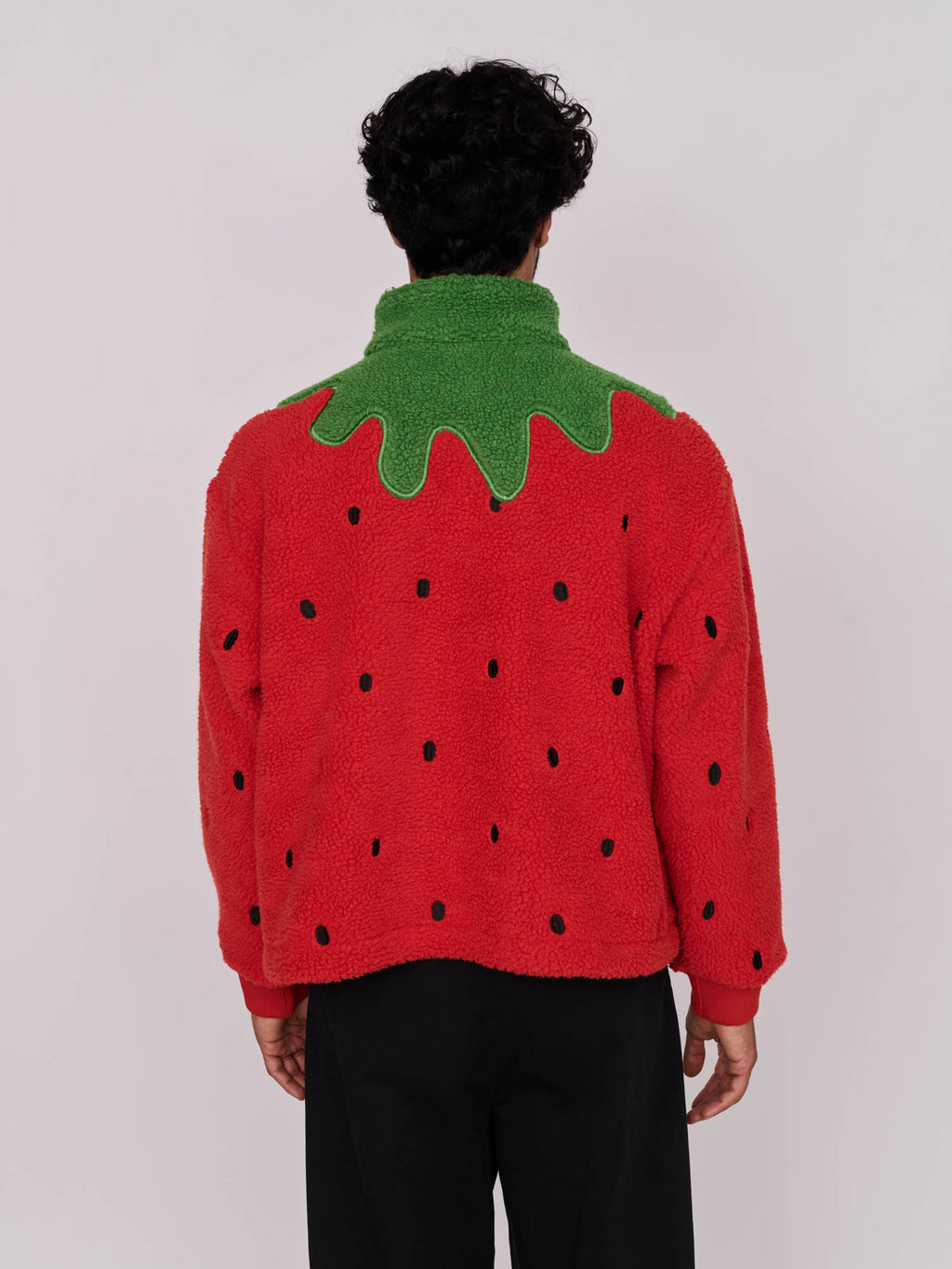 model:Ali wears size L and is 6’1”