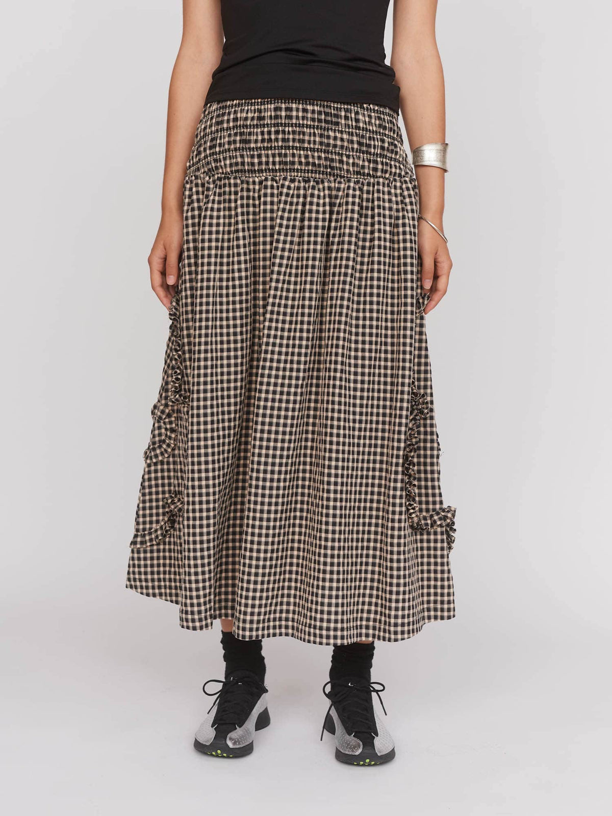 model:Aira wears size 8 and is 5’9”