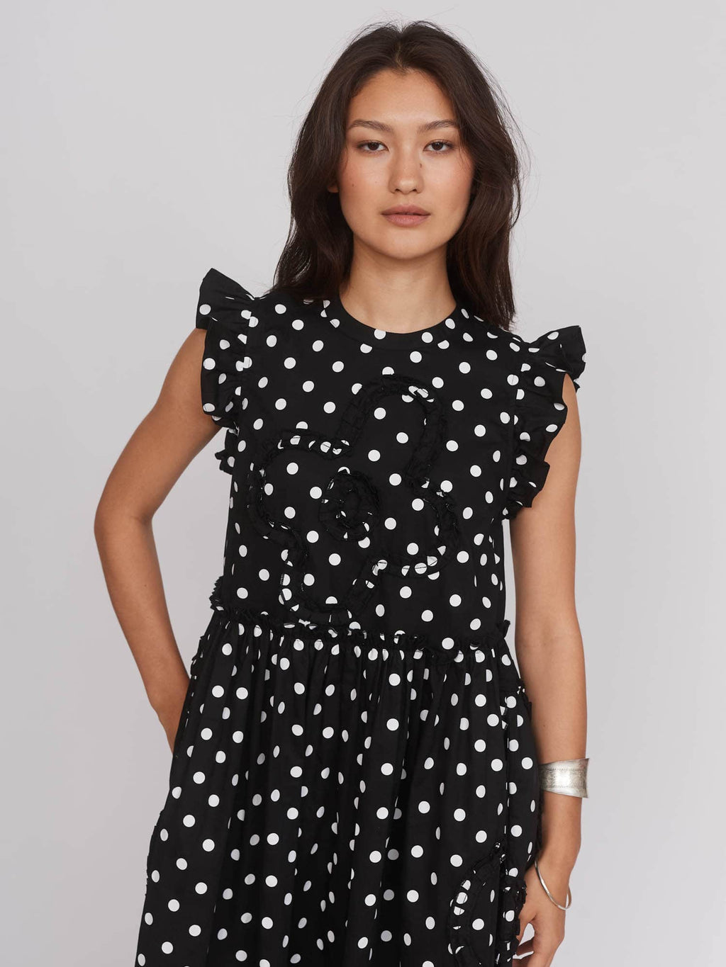 model:Aira wears size 8 and is 5’9”