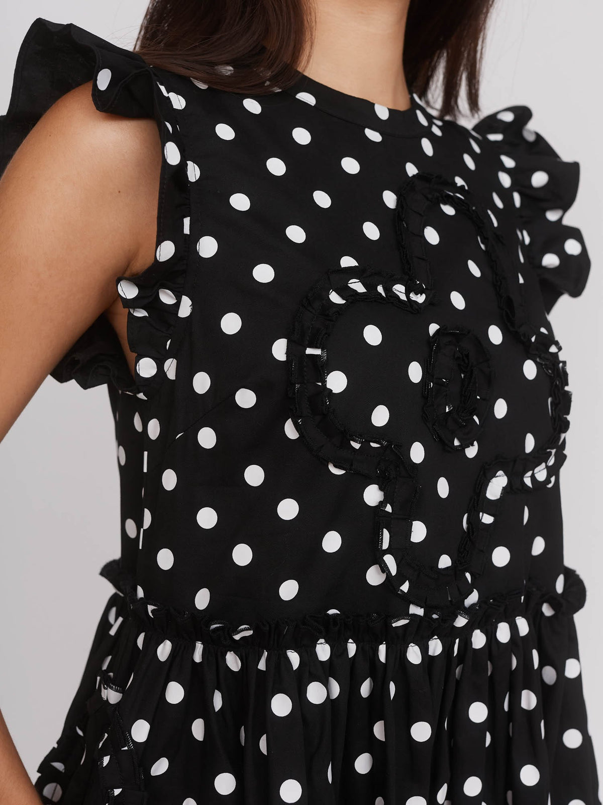 model:Aira wears size 8 and is 5’9”