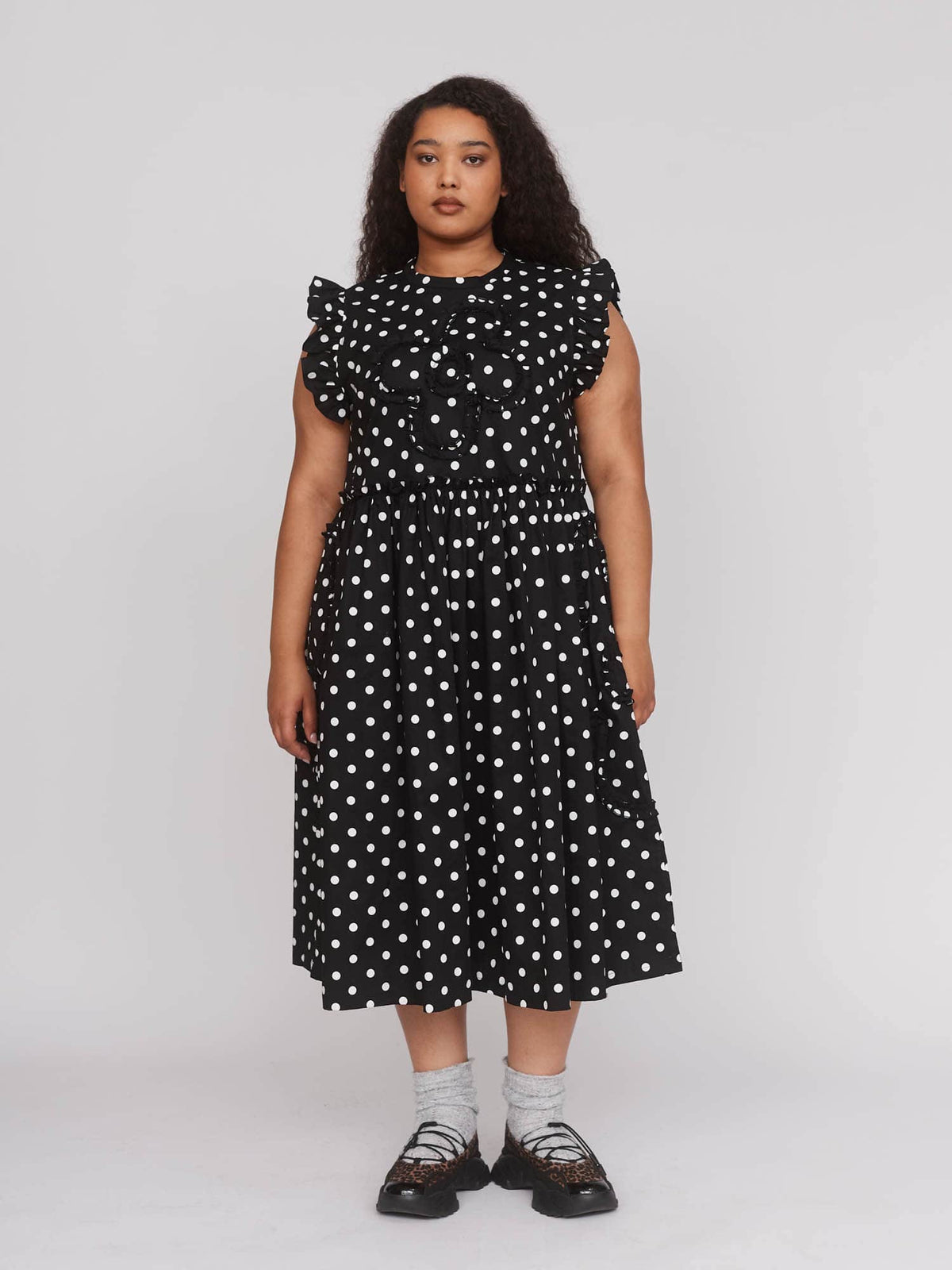 collection-curve, model:Zaynab wears size 18 and is 5’8”
