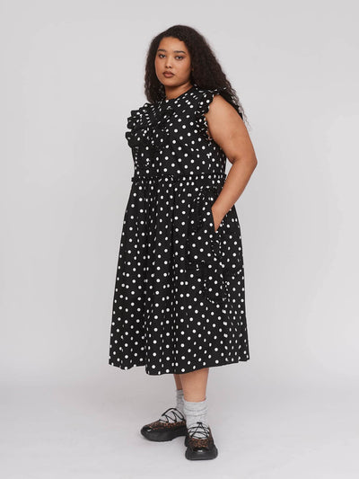 model:Zaynab wears size 18 and is 5’8”