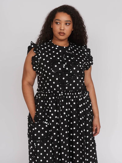 model:Zaynab wears size 18 and is 5’8”