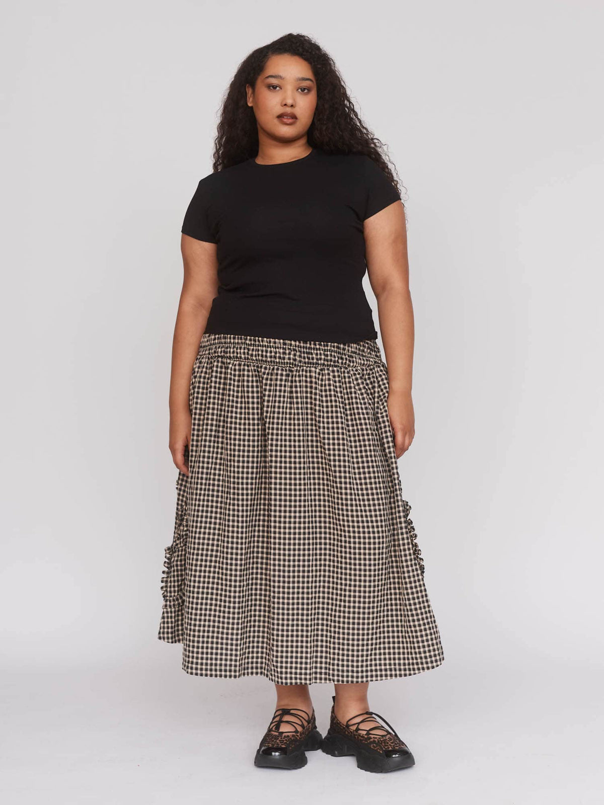 collection-curve, model:Zaynab wears size 18 and is 5’8”