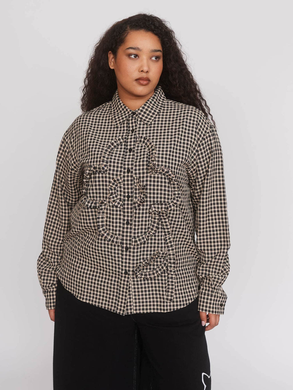 model:Zaynab wears size XXL and is 5’8”