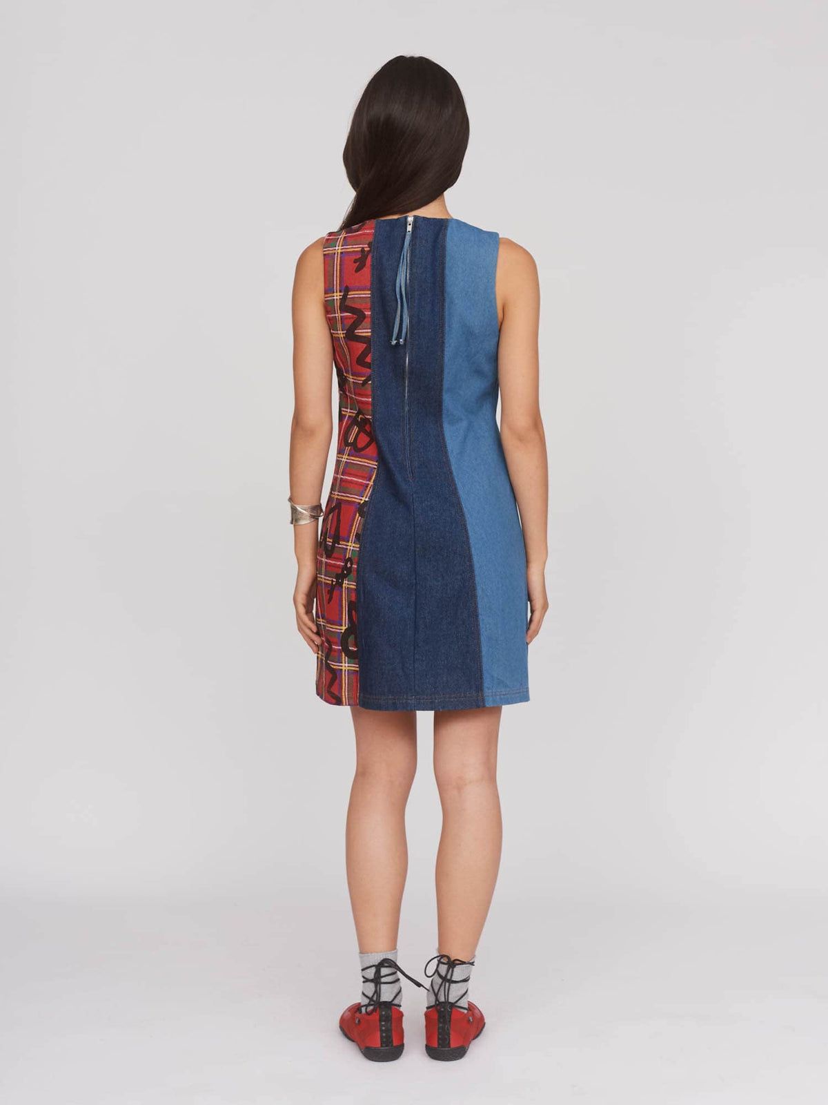 model:Aira wears size 8 and is 5’9”