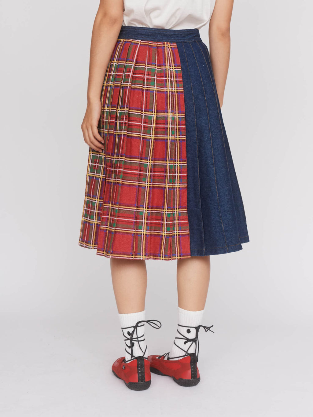 model:Aira wears size 8 and is 5’9”