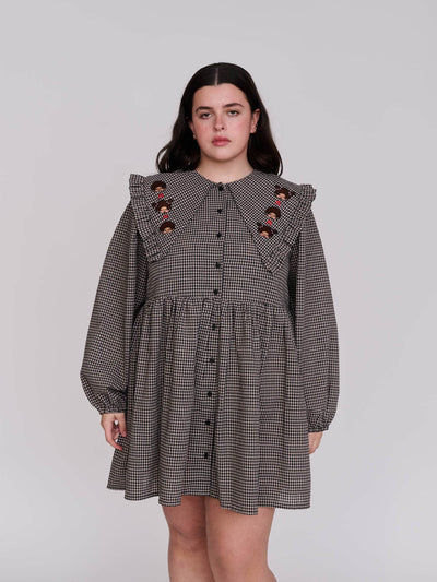 model:Bella wears size XXL and is 5’10”