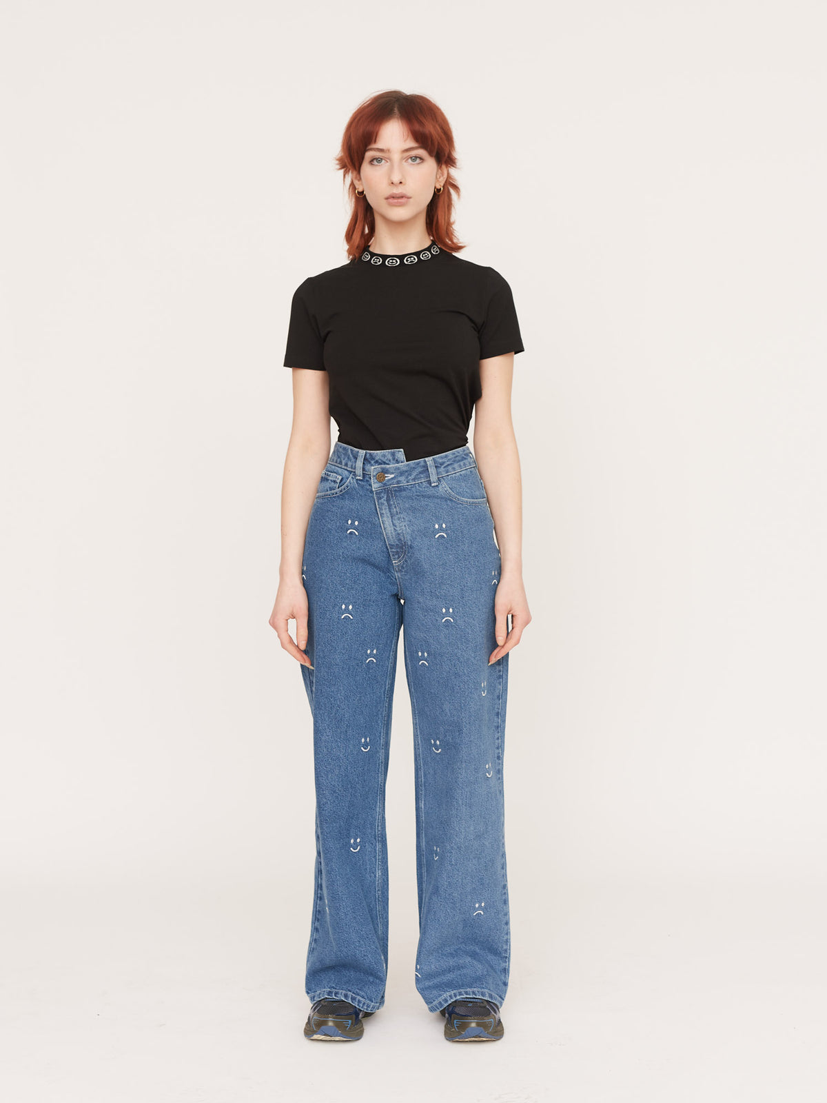 model:Desi wears size 26 and is 5’8”